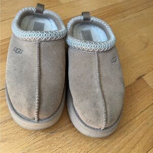 UGG Tasman Kids Sand Suede Shearling-Lined Slip-On Clogs